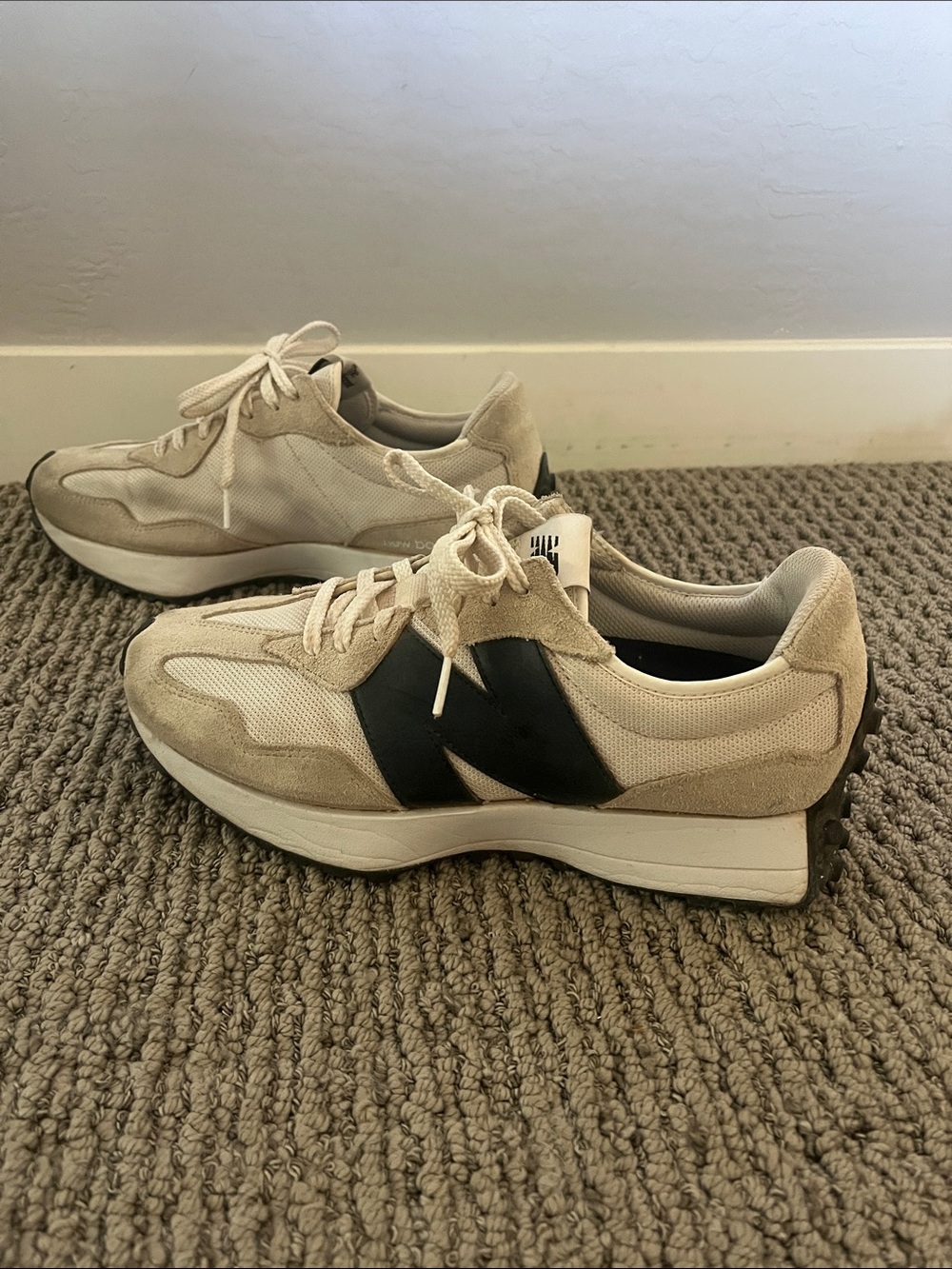 New Balance 327 Women’s Sneakers